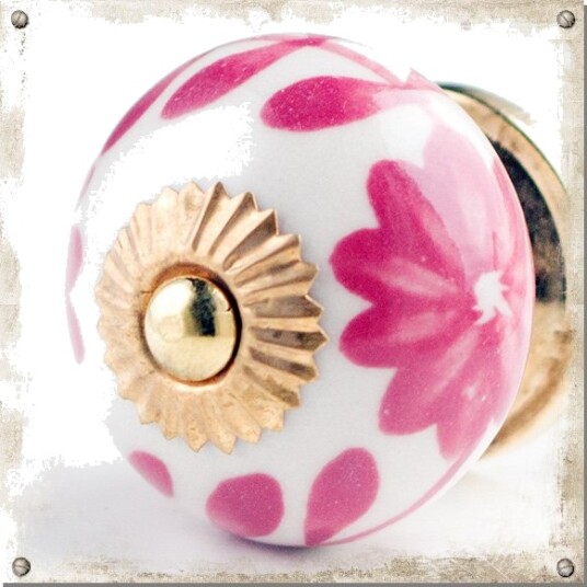 Porselensknopp 40 mm Hvit porselensknopp med store rosa blomster