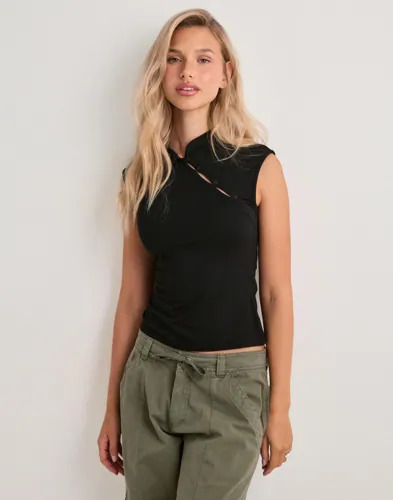 Pieces Svart Pcjasmin Ss Button Detail Top Jrs D