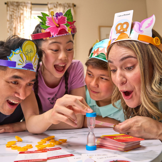 Hedbanz Spill fra Spinmaster Games med Nye Hodebånd og Illustrasjoner