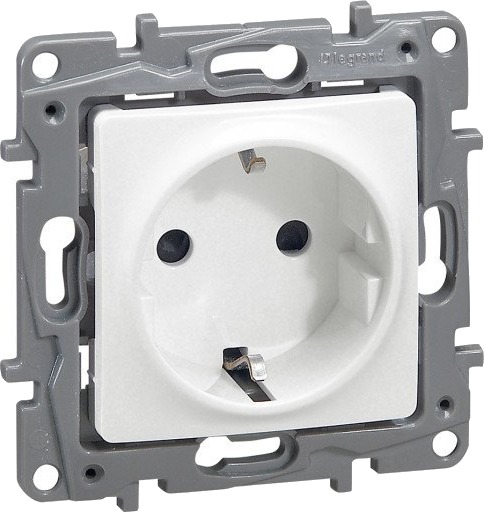 Legrand Niloé Schuko Stikkontakt 2-polet+J (10A) Hvit Legrand Niloé Schuko Stikkontakt 2-polet+J (10A) Hvit