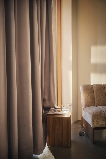 Jotex Målbestilt Mørkleggende Gardin Brun ESTELLE 215390403013