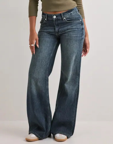 Nelly Blå Loose Flare Jeans