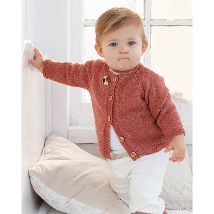 Little Bee Cardigan by DROPS Design Baby Jakke Strikkeoppskrift str 0 1 mdr 3 4 år