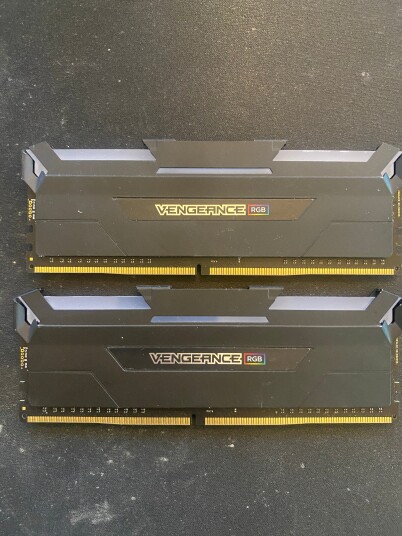 Rebuild IT CMR16GX4M2C3600C18 Corsair Vengeance RGB 16GB Kit 2x8GB PC4-28800 DDR4-3600MHz non-ECC Unbuffered CL18 288-Pin uten RGB