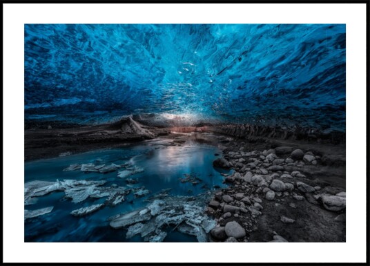 Blue Ice Cave Stream Plakat / 30x40