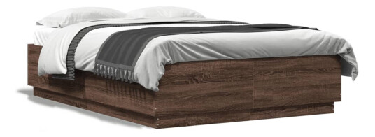 Sengeramme med LED-lys brun eik 140x200 cm konstruert tre 8721012273528