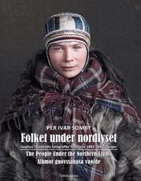 Folket Under Nordlyset = People Under The Northern Lights = Álbmot Guovssahasa Vuolde Av Per Ivar Somby