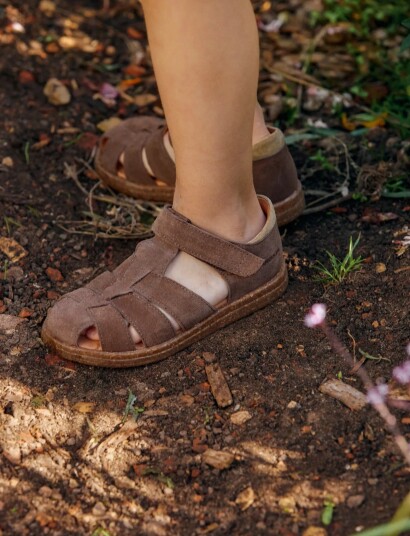 ANGULUS Sandals Flat Closed Toe Brown 31