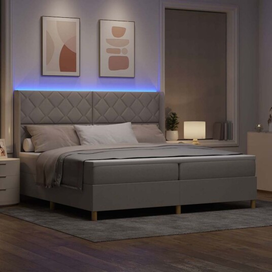  Box Spring Seng med Madrass og LED Taupe 200x200 cm Stoff