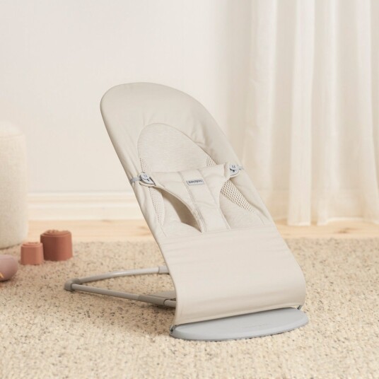 BabyBjörn Balance Soft Vippestol Woven/jersey Lys beige BabyBjörn Balance Soft Vippestol Woven/jersey Lys beige