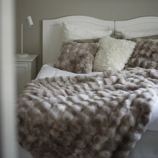 Skinnwille Misty pledd 140x220 cm Sand