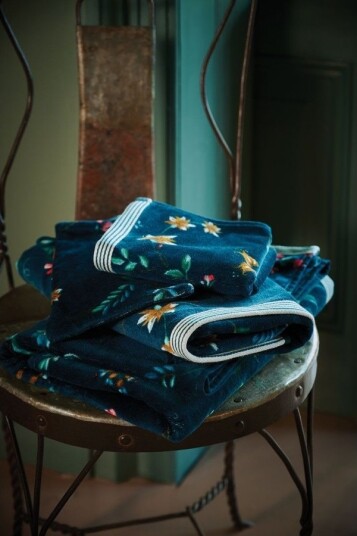 Pip Studio Les Fleurs Dark Blue 55X100 Pip Studio Les Fleurs Dark Blue 55X100