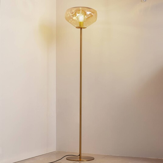 Lindby gulvlampe Lelia ravfarget glass metall 150 cm Lindby gulvlampe Lelia ravfarget glass metall 150 cm