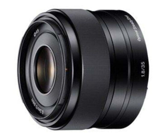 Sony 35mm F/1.8 OSS Normalobjektiv for APS-C med Autofokus Sony 35mm F/1.8 OSS Normalobjektiv for APS-C med Autofokus