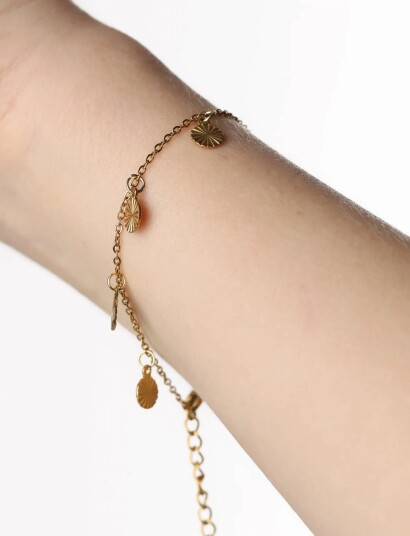 Timi of Sweden Liv Coin Charm Bracelet Stainless Steel Gold ONE SIZE 17 cm Timi of Sweden Liv Coin Charm Bracelet Stainless Steel Gold ONE SIZE 17 cm