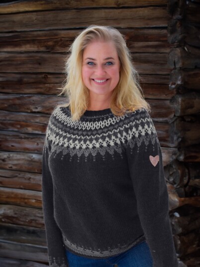 Garnius X Björg 422K 03e GLEÐI genser Garnius X Björg 422K 03e GLEÐI genser