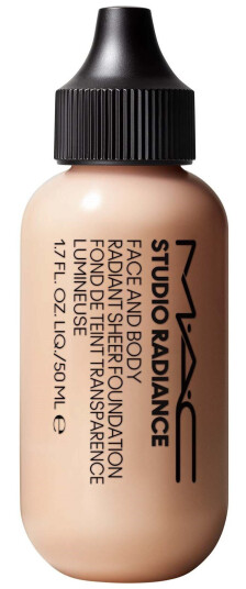 MAC Studio Radiance Foundation 50 ml W1 - Glødende, Fuktighetsgivende, Dermatologisk Testet MAC Studio Radiance Foundation 50 ml W1 - Glødende, Fuktighetsgivende, Dermatologisk Testet