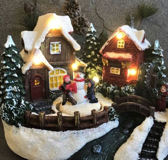Juledekorasjon hus barn og snømann med Led lys