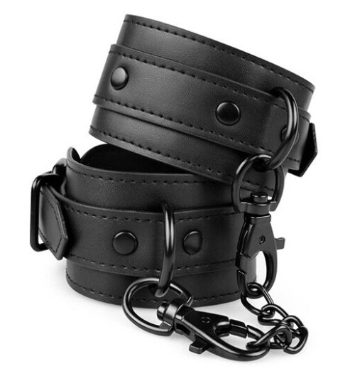 Bedroom Fantasies Bedroom Fantasies Ankelmansjetter i Vegansk Lær BF002BLK Bedroom Fantasies Bedroom Fantasies Ankelmansjetter i Vegansk Lær BF002BLK