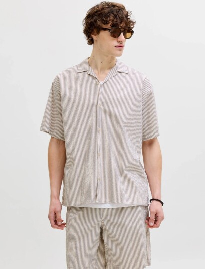 Jack & Jones Jjmilo Seersucker Resort Shirt Ss Cream M Jack & Jones Jjmilo Seersucker Resort Shirt Ss Cream M