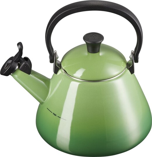 Le Creuset Kone vannkjele med fløyte 1,6L grønn Le Creuset Kone vannkjele med fløyte 1,6L grønn