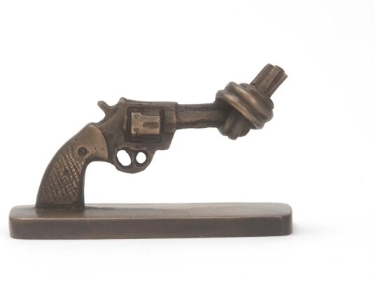 Non Violence Knotted Gun mini 7 cm Matt bronse Non Violence Knotted Gun mini 7 cm Matt bronse