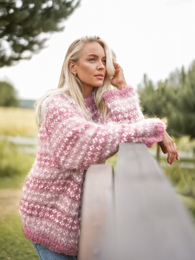 Garnius X Veronica Løken 523V 01m Blome genser vol.2 gammelrosa