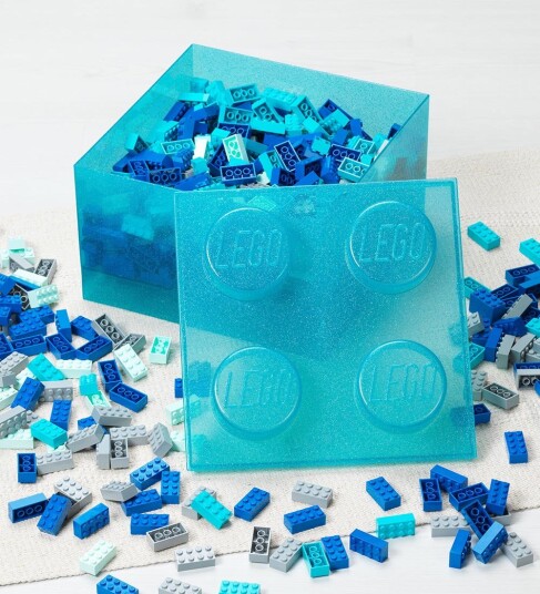 Room Copenhagen LEGO® Brick Boks Translucent 4 Knotter Glitter Lyseblå Room Copenhagen LEGO® Brick Boks Translucent 4 Knotter Glitter Lyseblå