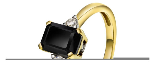 Michelle ring i 585 gult gull med diamanter 0,10 ct og sort onyx, størrelse 54