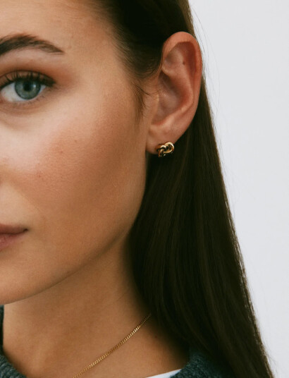 Edblad Infinity Knot Studs S Gold   Gold   ONE SIZE