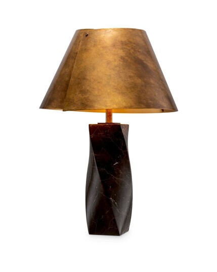 Camelia bordlampe antikk messing / svart