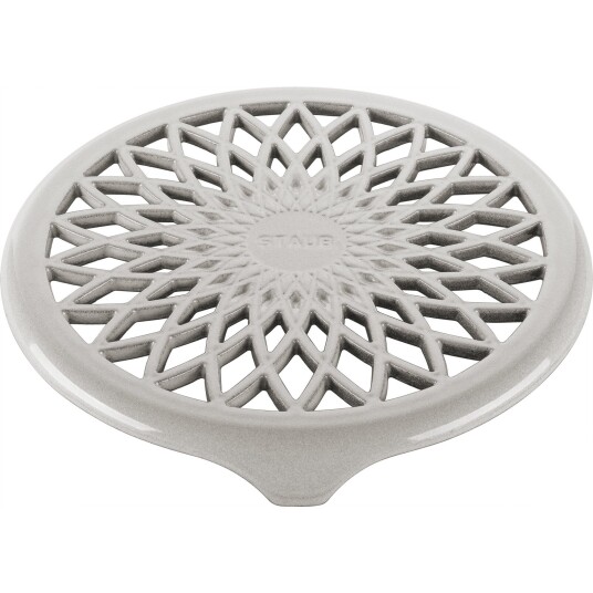 Staub Lilie gryteunderlag 23 cm white truffle Staub Lilie gryteunderlag 23 cm white truffle