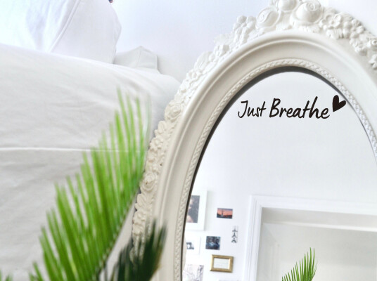 Klistremerke Just Breathe