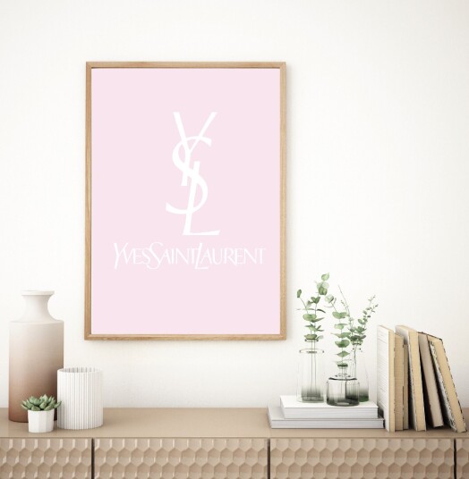 Plakat – Chic Eleganse: Det ikoniske Yves Saint Laurent logoet Plakat – Chic Eleganse: Det ikoniske Yves Saint Laurent logoet