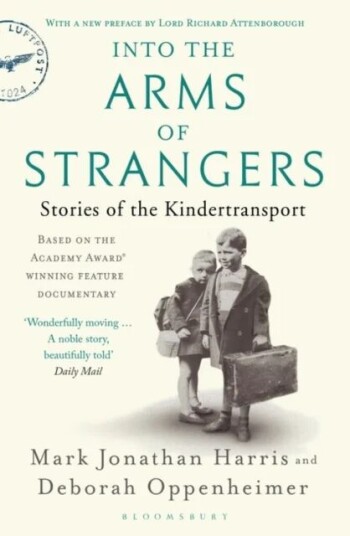 Into The Arms Of Strangers Av Deborah Oppenheimer