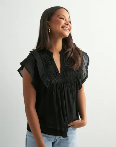 Neo Noir   Svart   Jayla S Voile Top