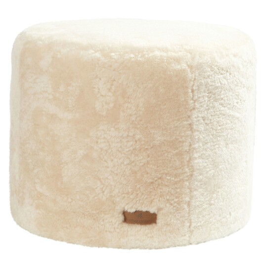 Shepherd Frida Rund Saueskinnspuff 50x40cm Creme Shepherd Frida Rund Saueskinnspuff 50x40cm Creme