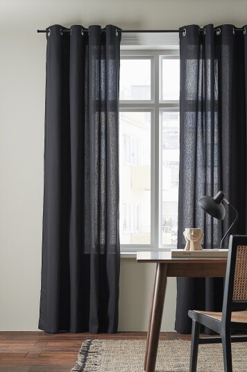 &Home 2 pk gardinlengder med maljer i halvpanama Svart &Home 2 pk gardinlengder med maljer i halvpanama Svart