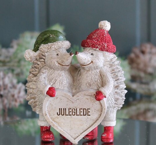 Julefigur pinnsvin med teksten "Juleglede"