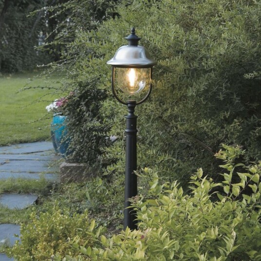 Konstsmide Parma stolpe 125 cm - Svart/Rustfritt stål Konstsmide Parma stolpe 125 cm - Svart/Rustfritt stål