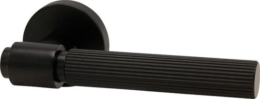 Beslag Design Helix Stripe 200 Dørhåndtak Med Nøkkelhull Matt Svart Beslag Design Helix Stripe 200 Dørhåndtak Med Nøkkelhull Matt Svart