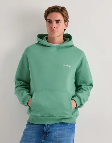 Que Sera Sera Virgil Hoodie Hoodies Grønn Que Sera Sera Virgil Hoodie Hoodies Grønn