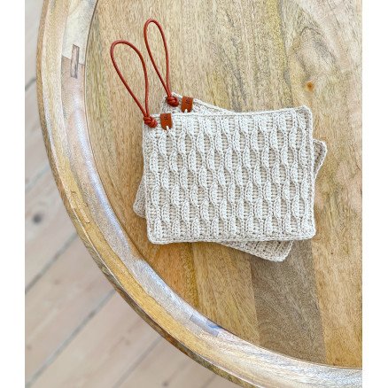 Nanina Gryteklut av Milla Billa Garnpakke til Nanina Gryteklut Str 20x16cm