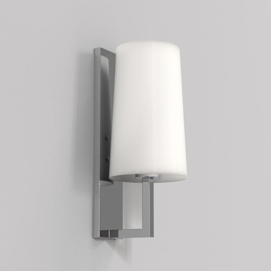Riva 350 vegglampe baderom IP44 med glass skjerm - Krom / Opal