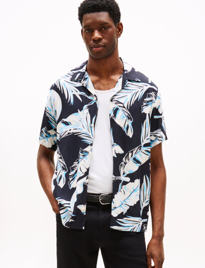 Tommy Hilfiger Lightweight Leaf Aop Ss Shirt - Black - L Tommy Hilfiger Lightweight Leaf Aop Ss Shirt - Black - L