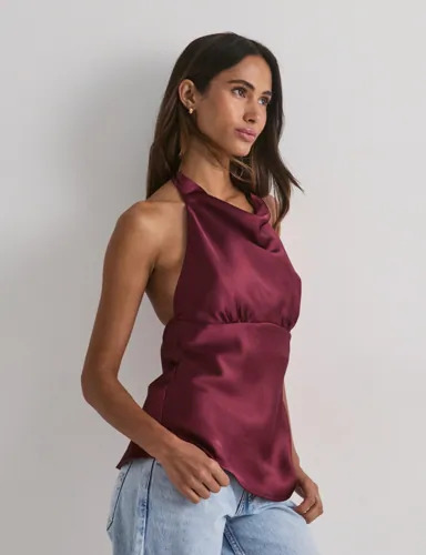 Nelly Rød Drapy Satin Top