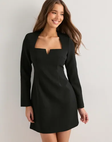 Malina   Svart   Sonja Detailed Neck Mini Dress