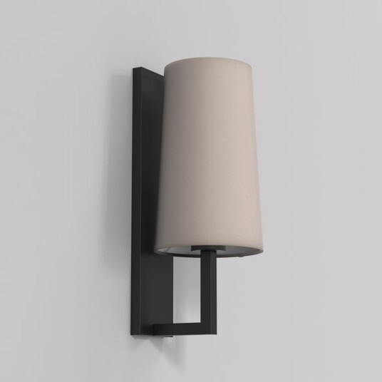 Riva 350 vegglampe IP44 med skjerm - Svart / Putty