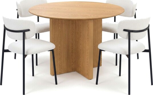 Edda spisegruppe rund 110 cm Eik med 4 Lucy spisestoler Eik Edda spisegruppe rund 110 cm Eik med 4 Lucy spisestoler Eik