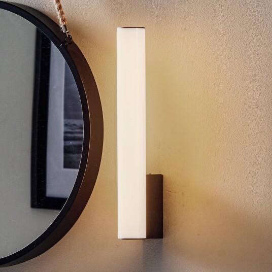 Helestra Vegglampe Loom, Hvit / opal, Baderom, Kunststoff, Moderne Helestra Vegglampe Loom, Hvit / opal, Baderom, Kunststoff, Moderne